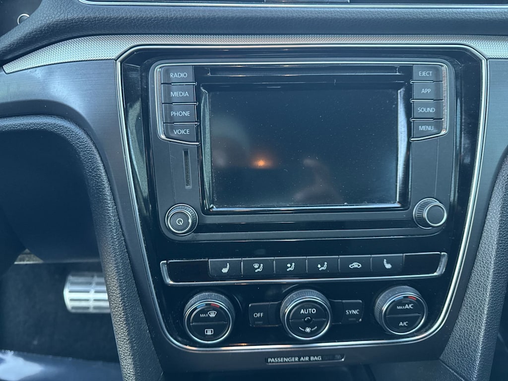 Thumbnail: 2018 Volkswagen Passat - 15