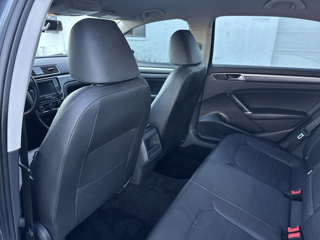 Thumbnail: 2018 Volkswagen Passat - 13