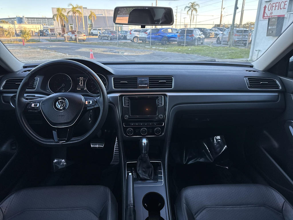 Thumbnail: 2018 Volkswagen Passat - 10