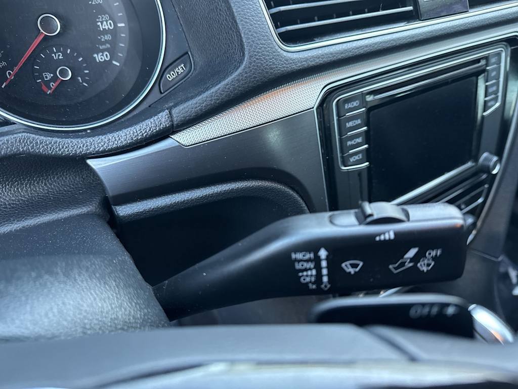 Thumbnail: 2018 Volkswagen Passat - 16