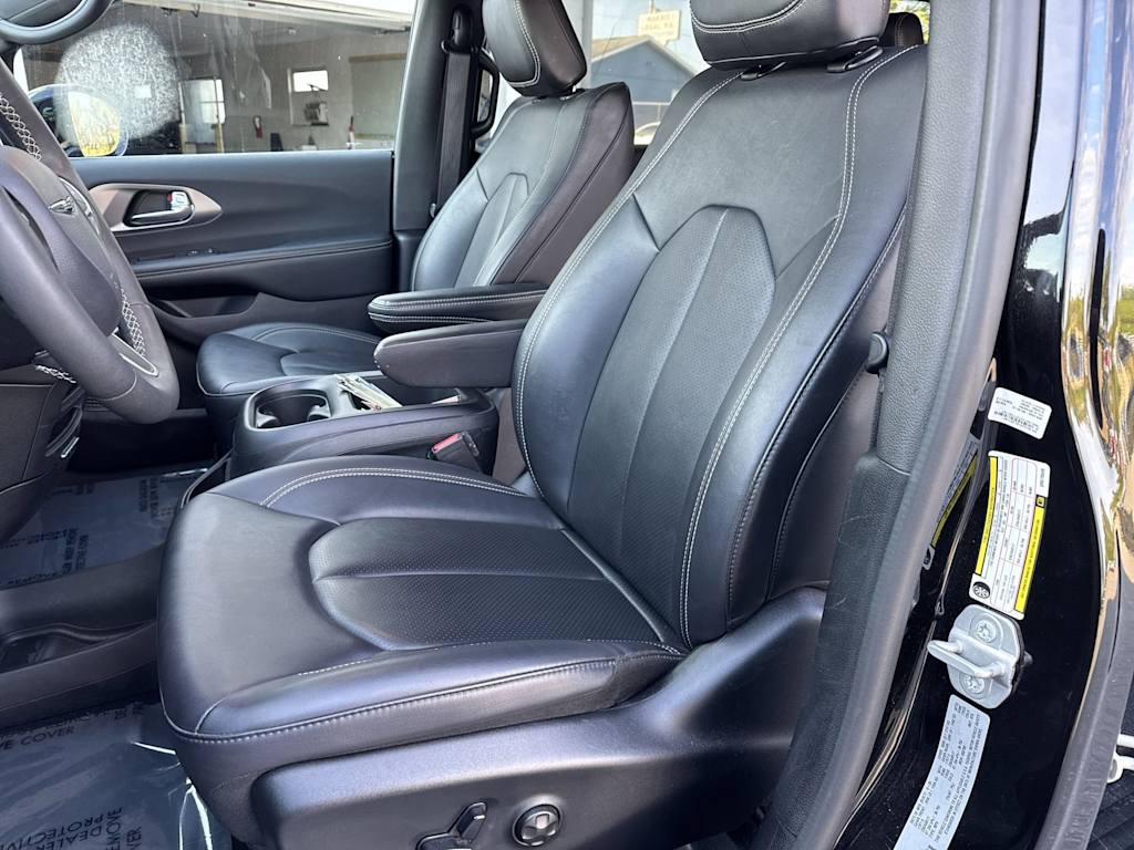 Thumbnail: 2025 Chrysler Pacifica - 11