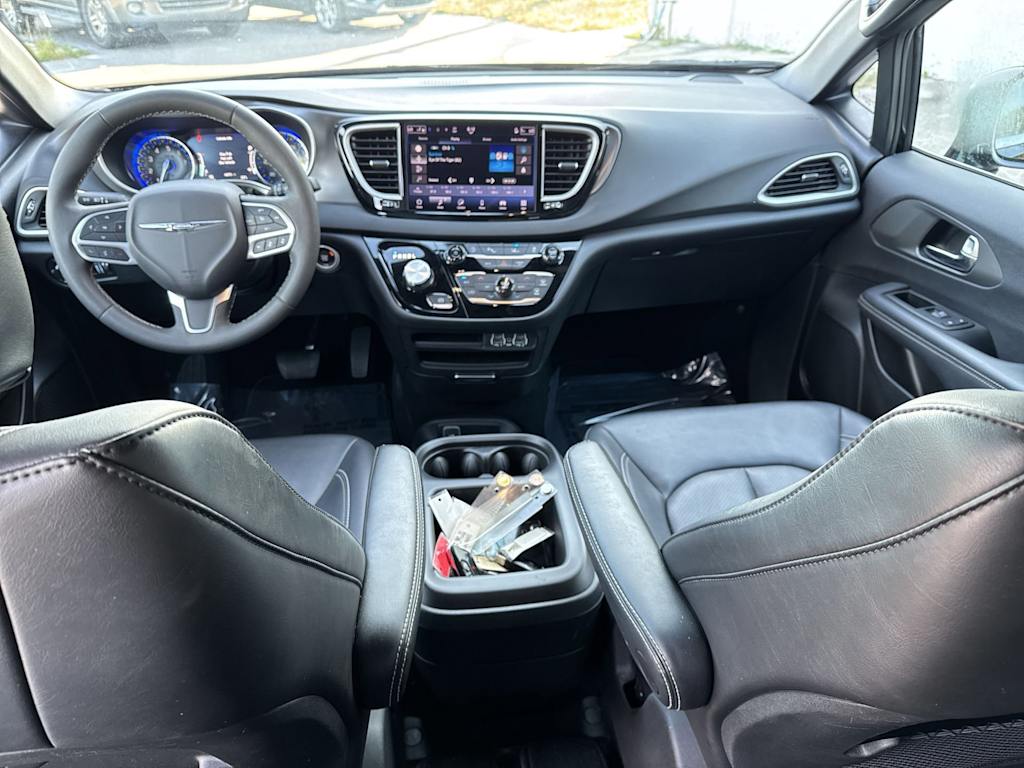 Thumbnail: 2025 Chrysler Pacifica - 10