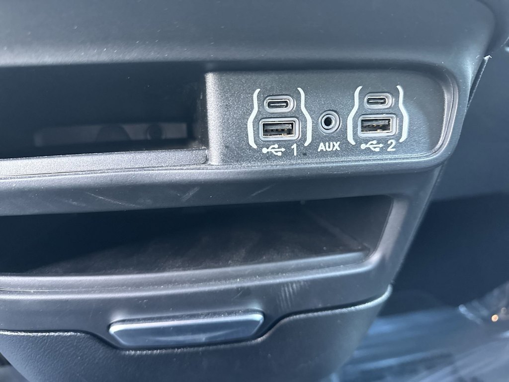 Thumbnail: 2025 Chrysler Pacifica - 39