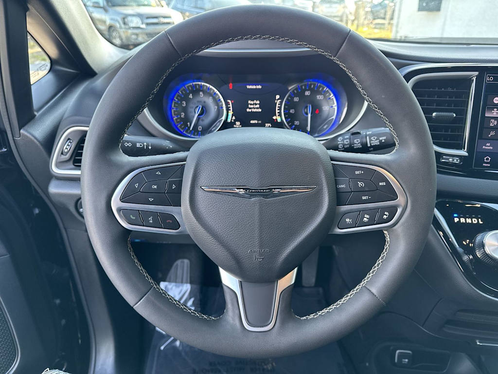 Thumbnail: 2025 Chrysler Pacifica - 15