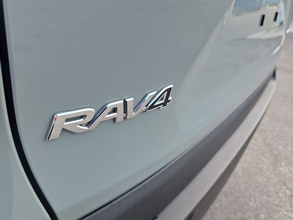 Thumbnail: 2022 Toyota RAV4 - 26