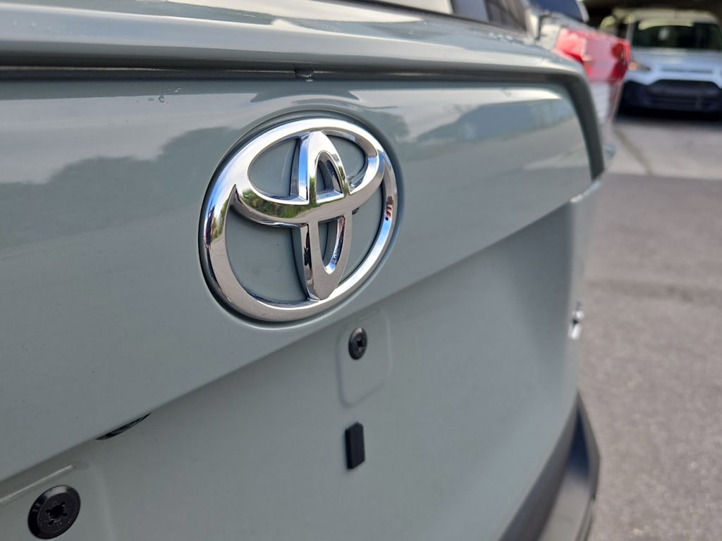 Thumbnail: 2022 Toyota RAV4 - 7