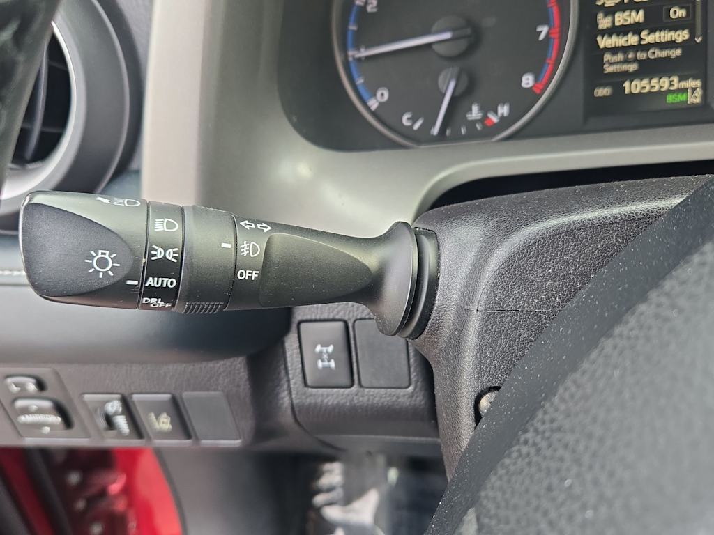 Thumbnail: 2018 Toyota RAV4 - 31