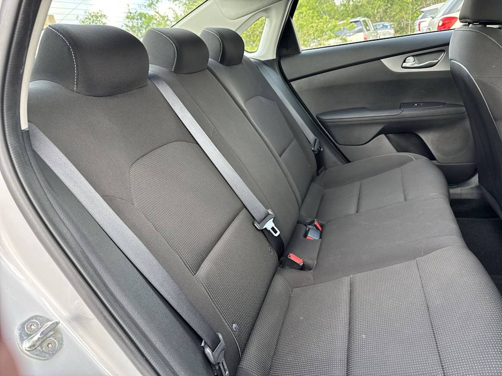 Thumbnail: 2021 Kia Forte - 25