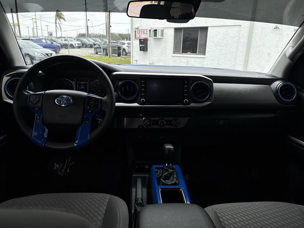 Thumbnail: 2022 Toyota Tacoma - 10