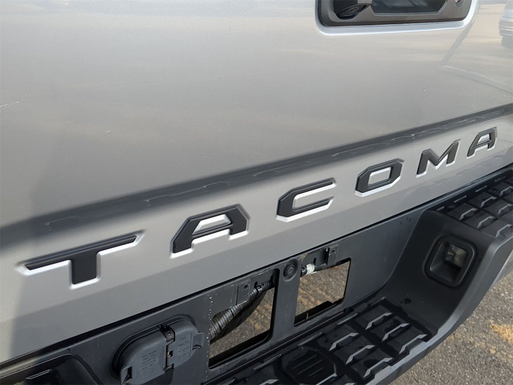 2020 Toyota Tacoma SR5 24