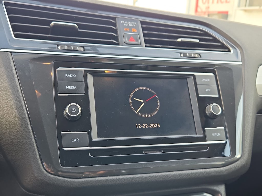 Thumbnail: 2018 Volkswagen Tiguan - 14