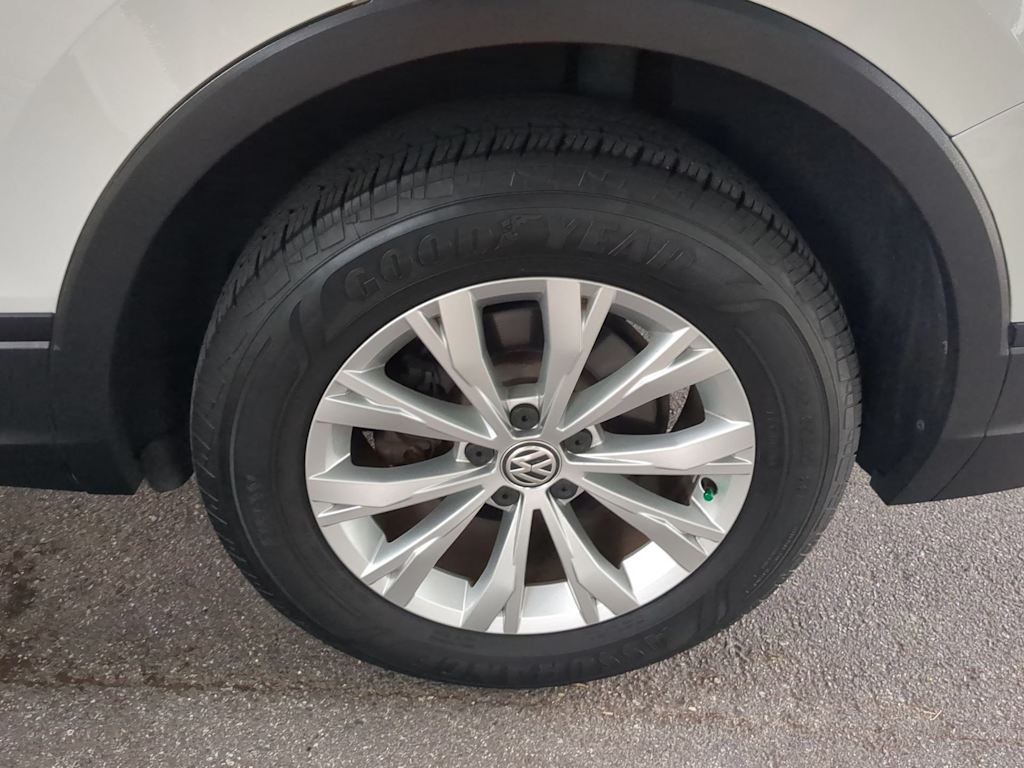 Thumbnail: 2018 Volkswagen Tiguan - 8
