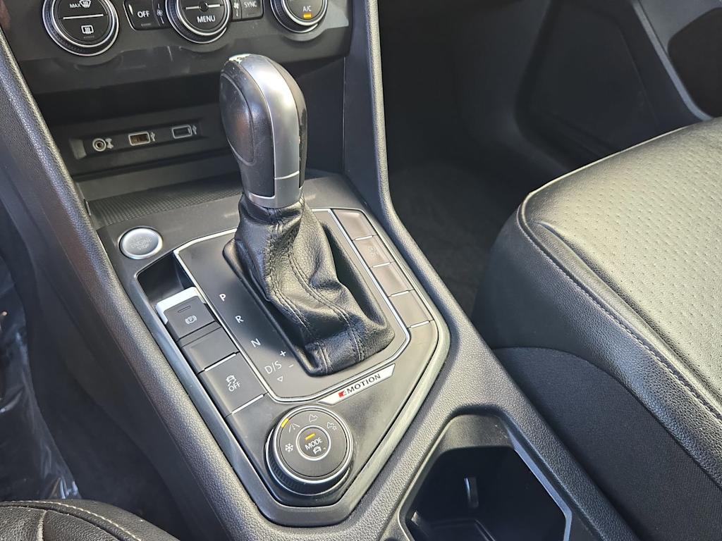 Thumbnail: 2018 Volkswagen Tiguan - 15