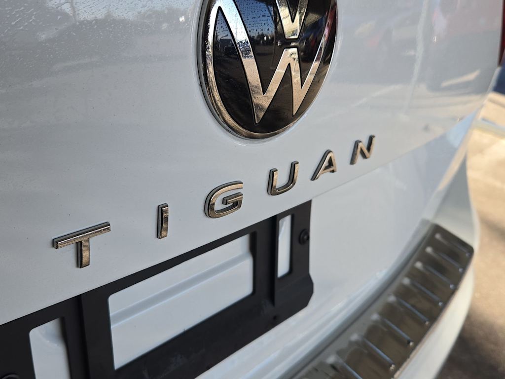 Thumbnail: 2022 Volkswagen Tiguan - 25