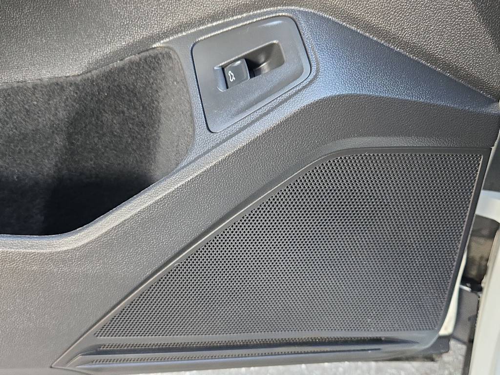 Thumbnail: 2022 Volkswagen Tiguan - 33