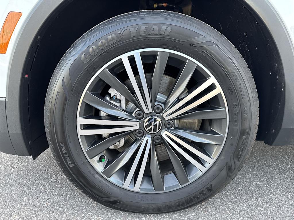 Thumbnail: 2024 Volkswagen Tiguan - 8