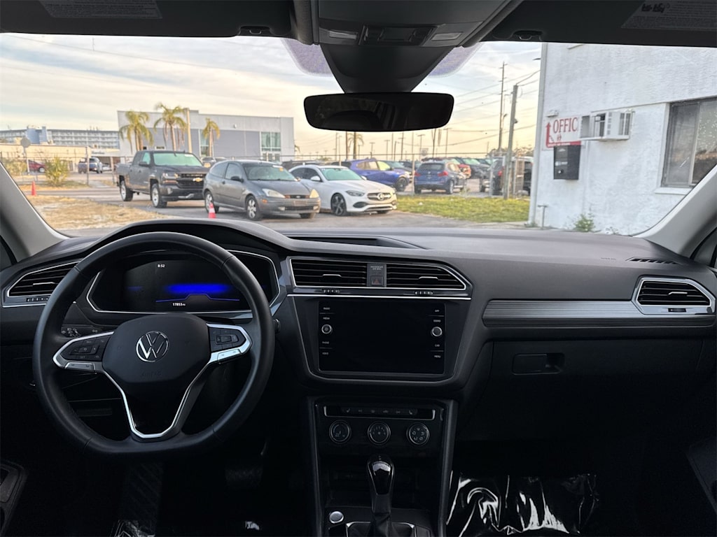 Thumbnail: 2024 Volkswagen Tiguan - 13