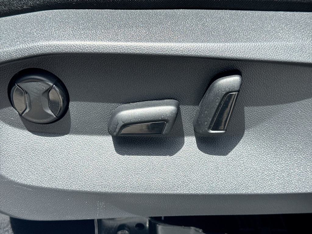 Thumbnail: 2022 Volkswagen Tiguan - 32