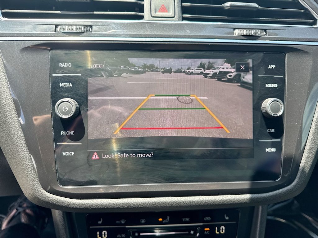 Thumbnail: 2022 Volkswagen Tiguan - 40