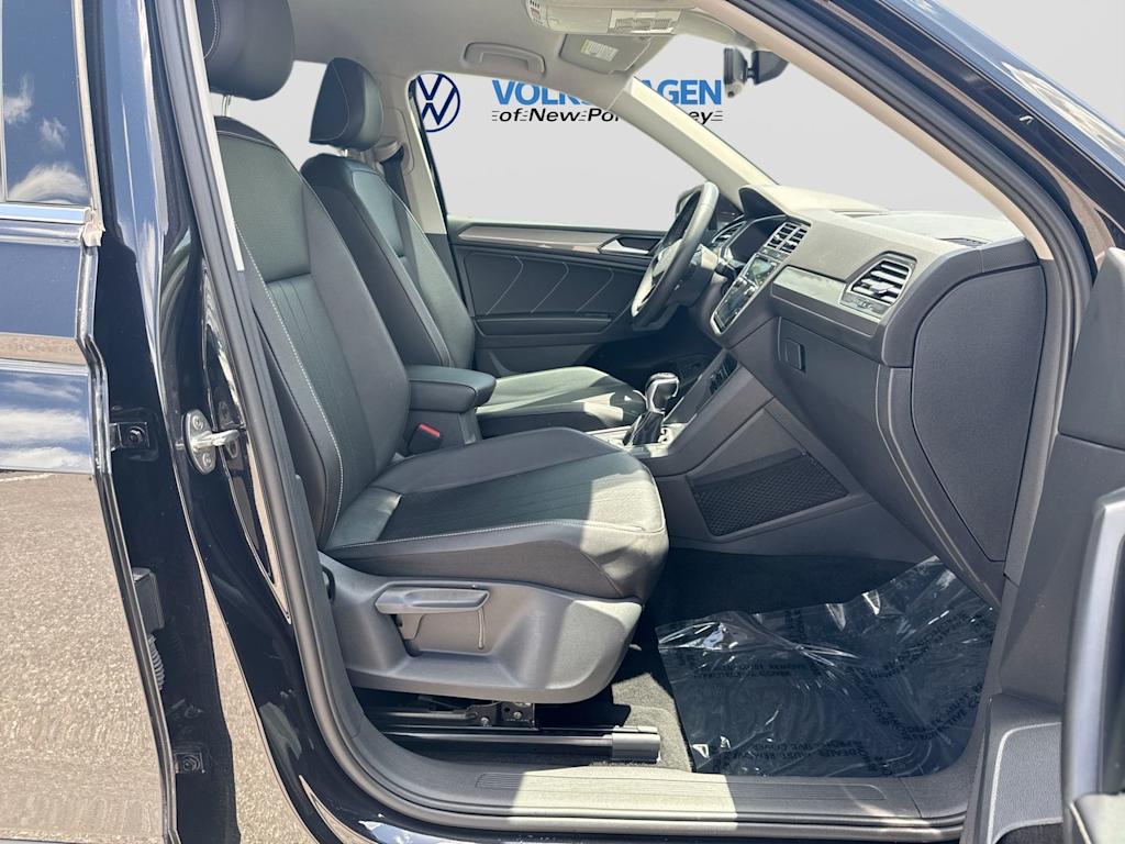 Thumbnail: 2022 Volkswagen Tiguan - 11