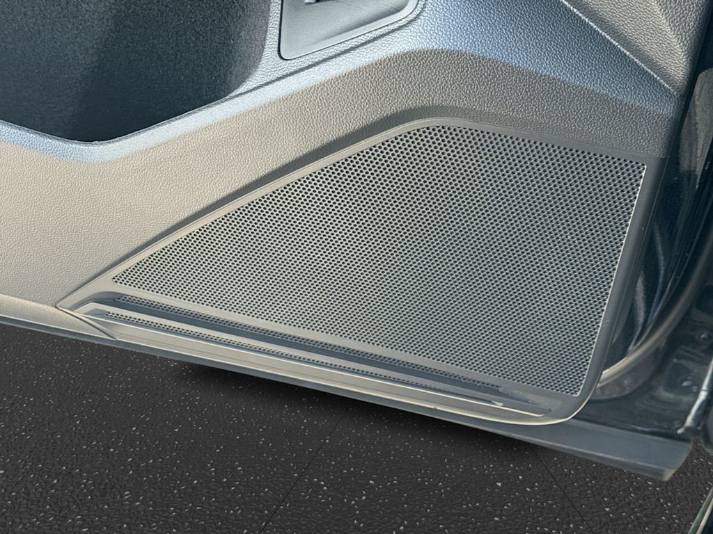 Thumbnail: 2022 Volkswagen Tiguan - 41