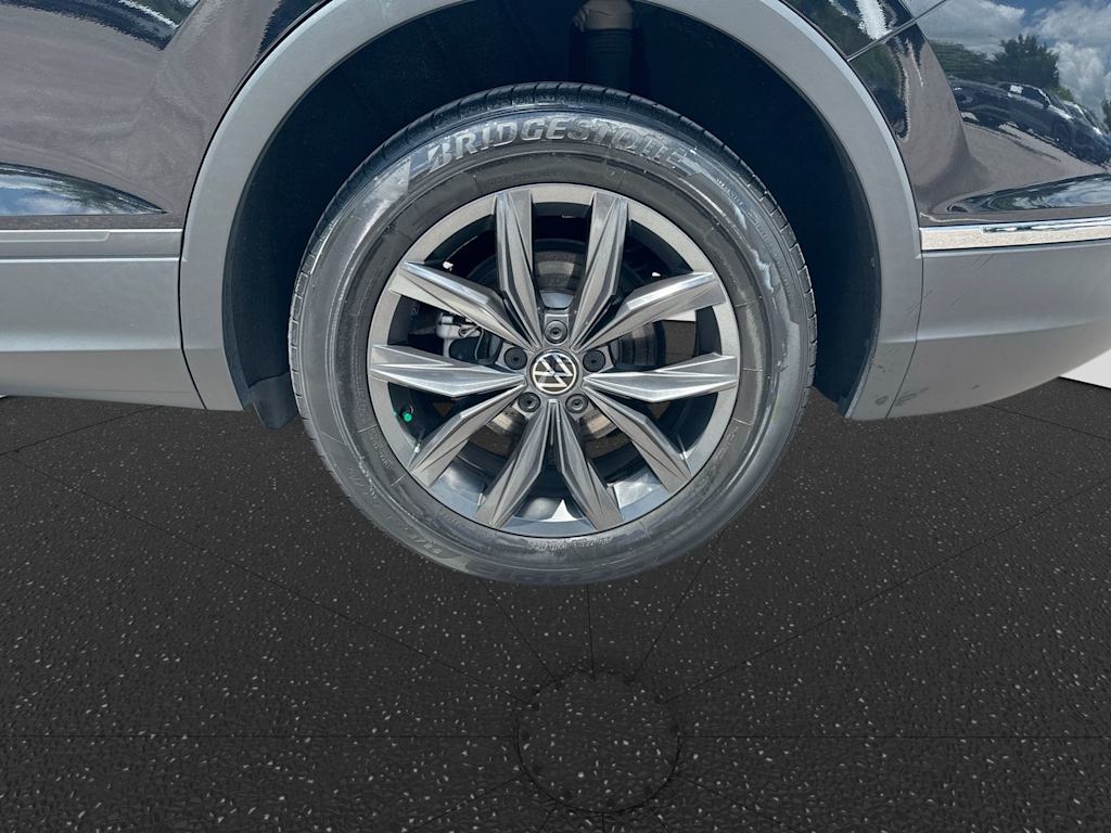 Thumbnail: 2022 Volkswagen Tiguan - 8