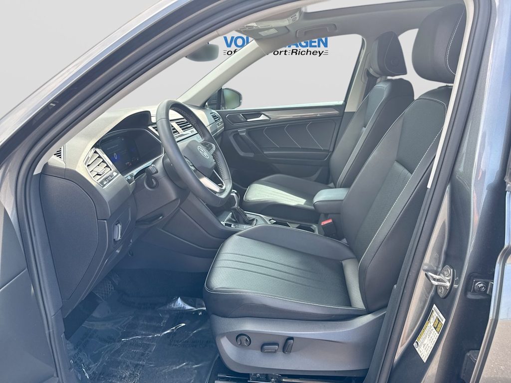 Thumbnail: 2022 Volkswagen Tiguan - 12