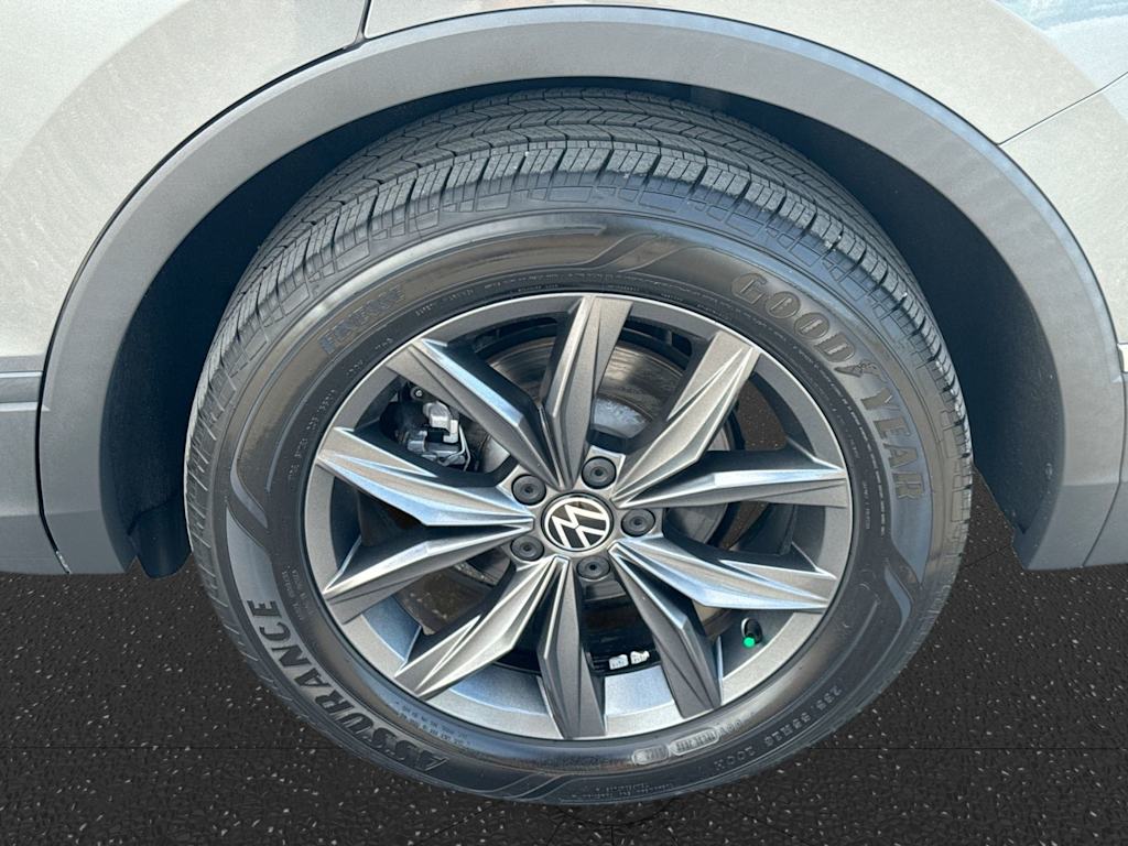 Thumbnail: 2022 Volkswagen Tiguan - 8