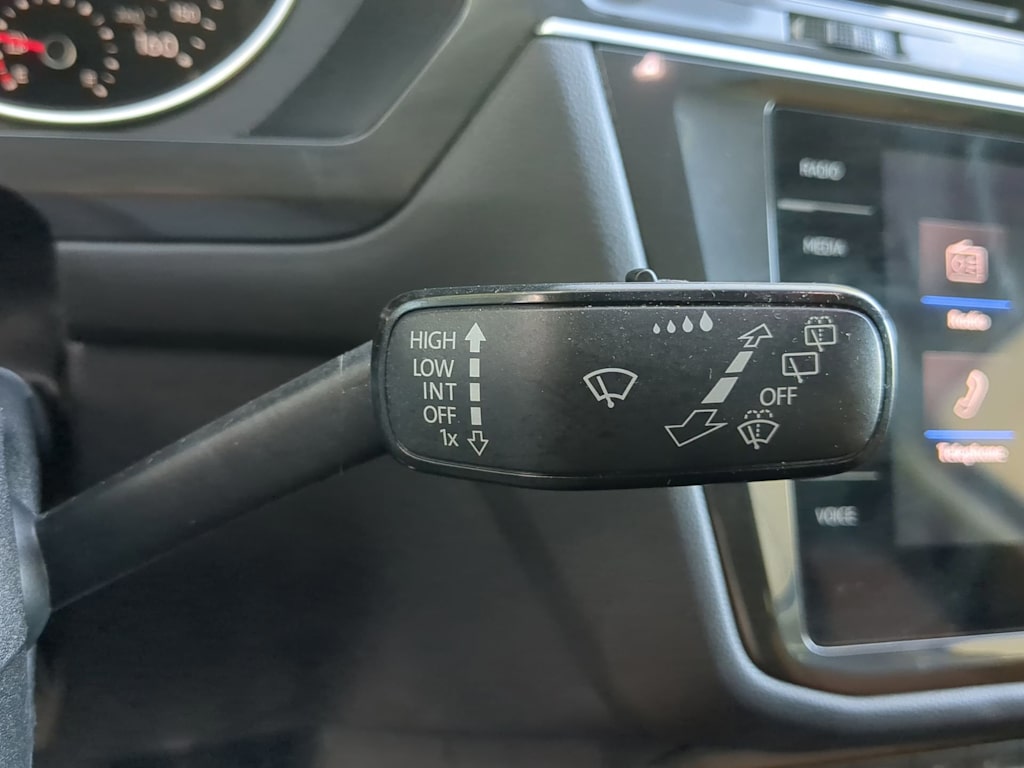 Thumbnail: 2018 Volkswagen Tiguan - 30