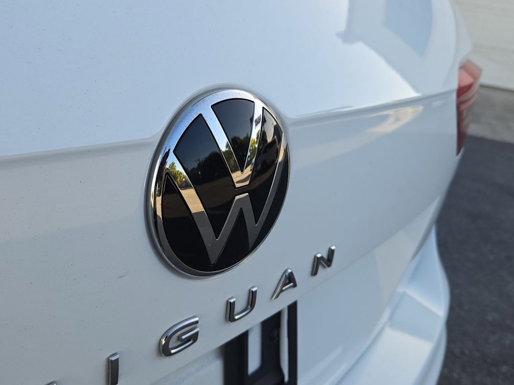 Thumbnail: 2022 Volkswagen Tiguan - 7