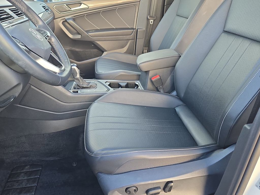 Thumbnail: 2022 Volkswagen Tiguan - 10