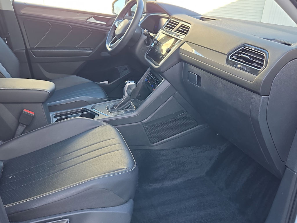 Thumbnail: 2022 Volkswagen Tiguan - 11