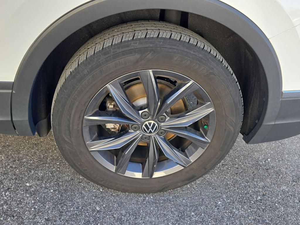 Thumbnail: 2022 Volkswagen Tiguan - 8
