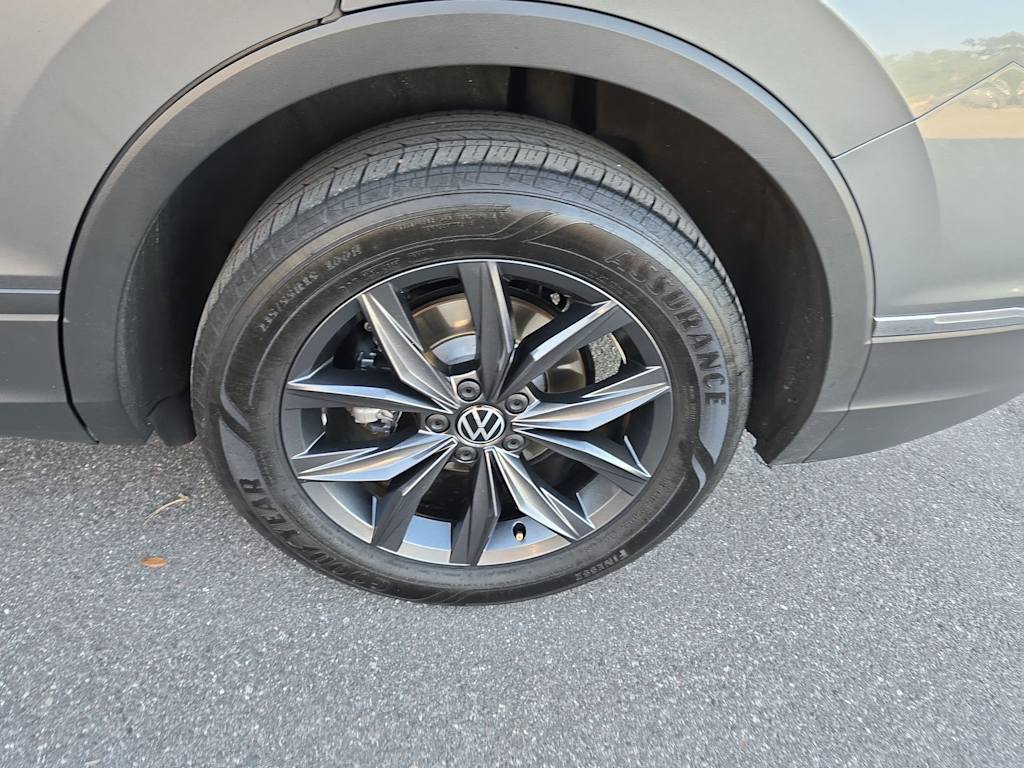 Thumbnail: 2023 Volkswagen Tiguan - 8