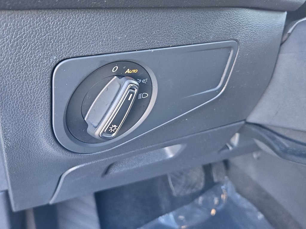 Thumbnail: 2023 Volkswagen Tiguan - 37