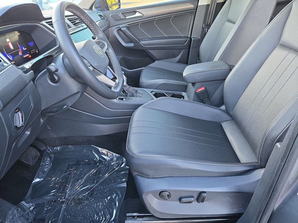 Thumbnail: 2023 Volkswagen Tiguan - 11