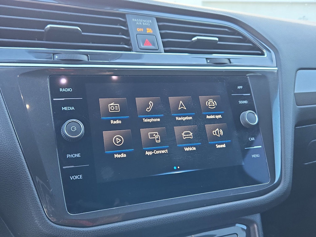 Thumbnail: 2023 Volkswagen Tiguan - 15