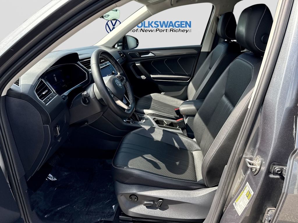 Thumbnail: 2023 Volkswagen Tiguan - 11