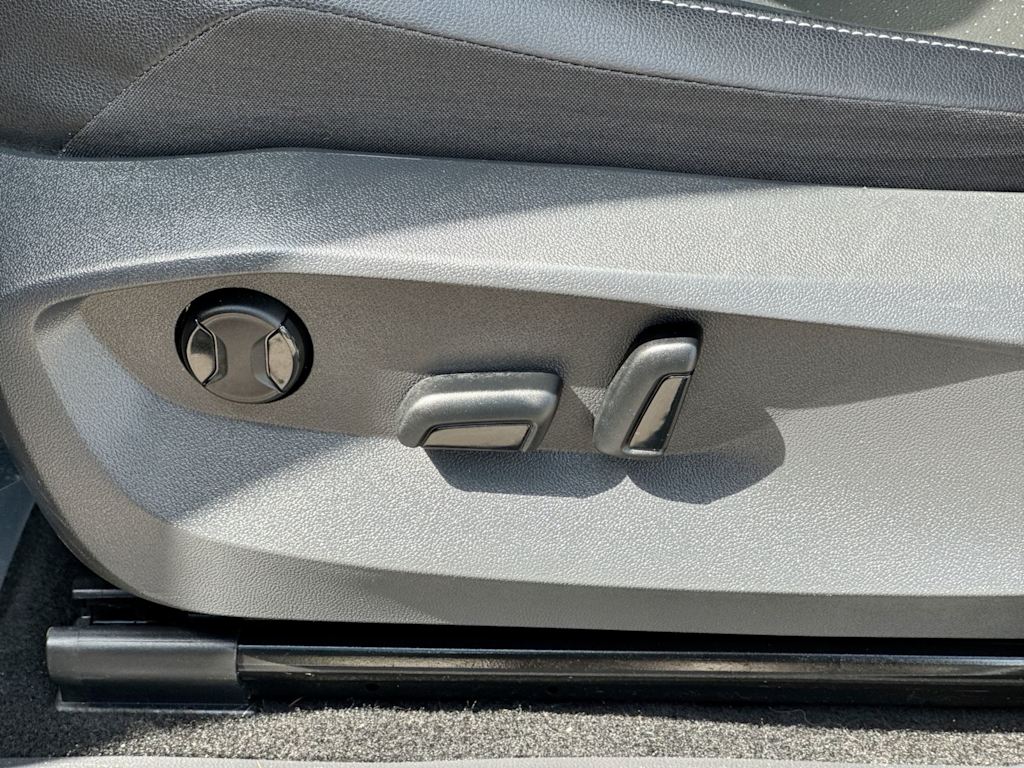 Thumbnail: 2023 Volkswagen Tiguan - 33