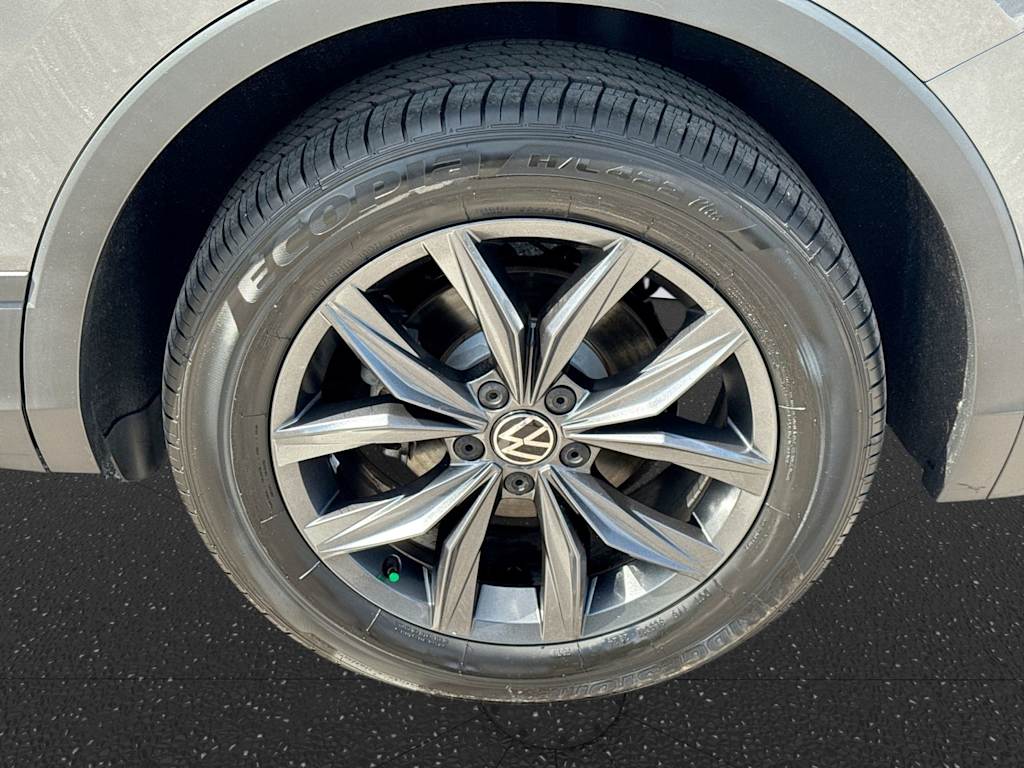 Thumbnail: 2023 Volkswagen Tiguan - 8