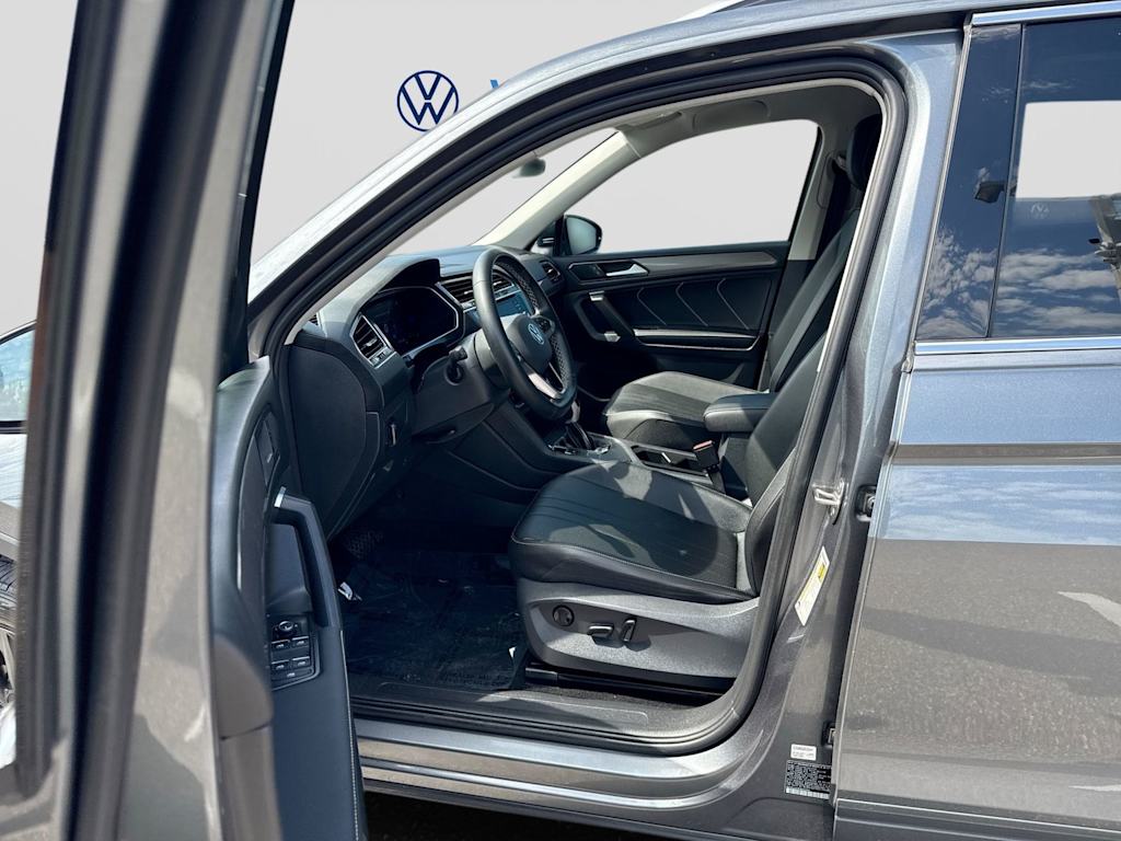 Thumbnail: 2023 Volkswagen Tiguan - 24