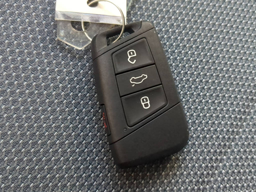 Thumbnail: 2025 Volkswagen Taos - 17