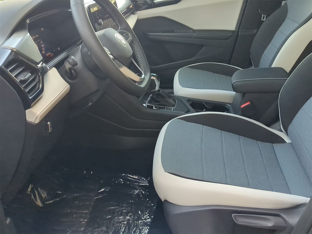 Thumbnail: 2025 Volkswagen Taos - 10