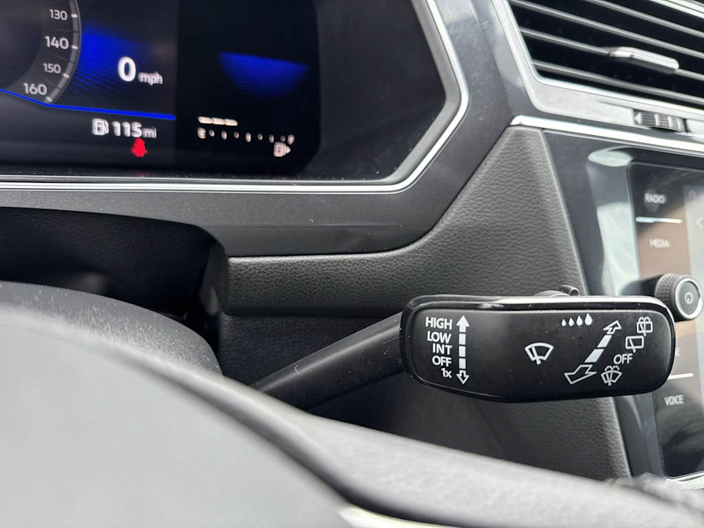 Thumbnail: 2022 Volkswagen Tiguan - 17