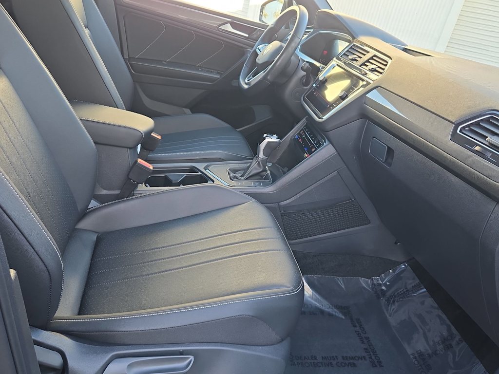 Thumbnail: 2023 Volkswagen Tiguan - 11