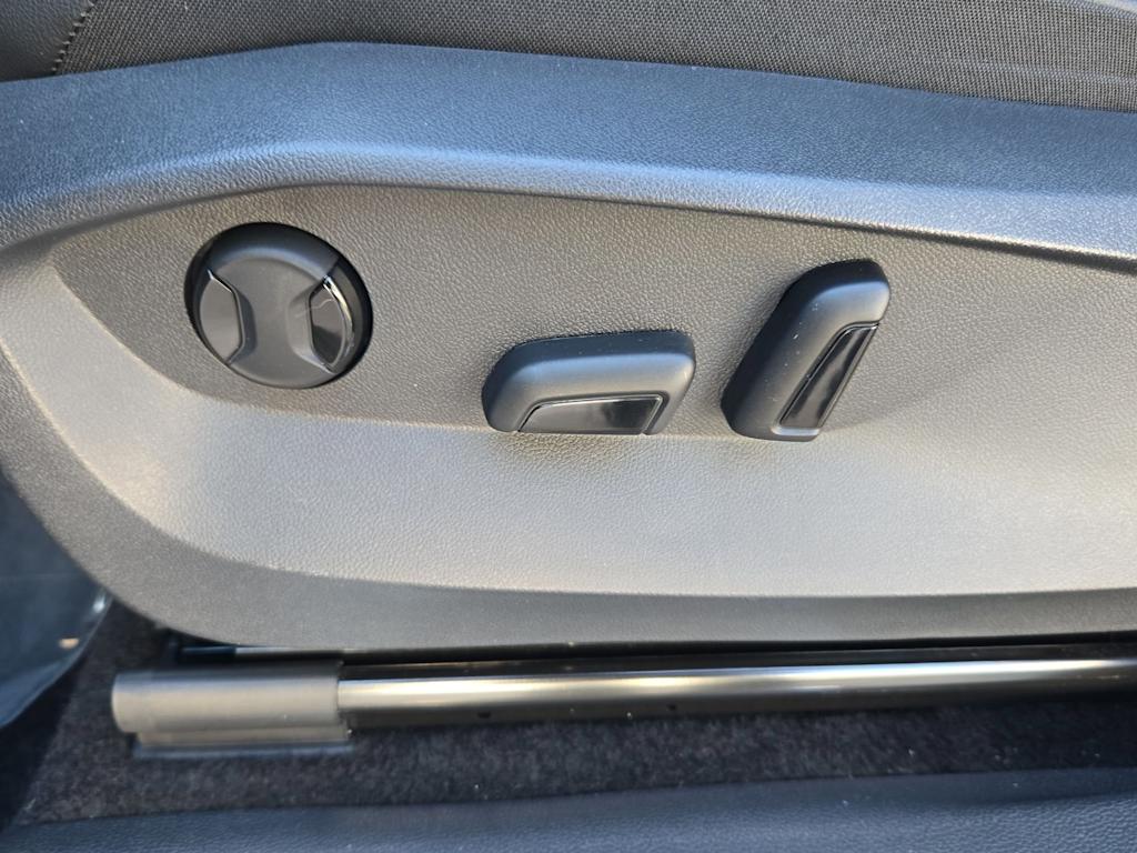 Thumbnail: 2023 Volkswagen Tiguan - 33