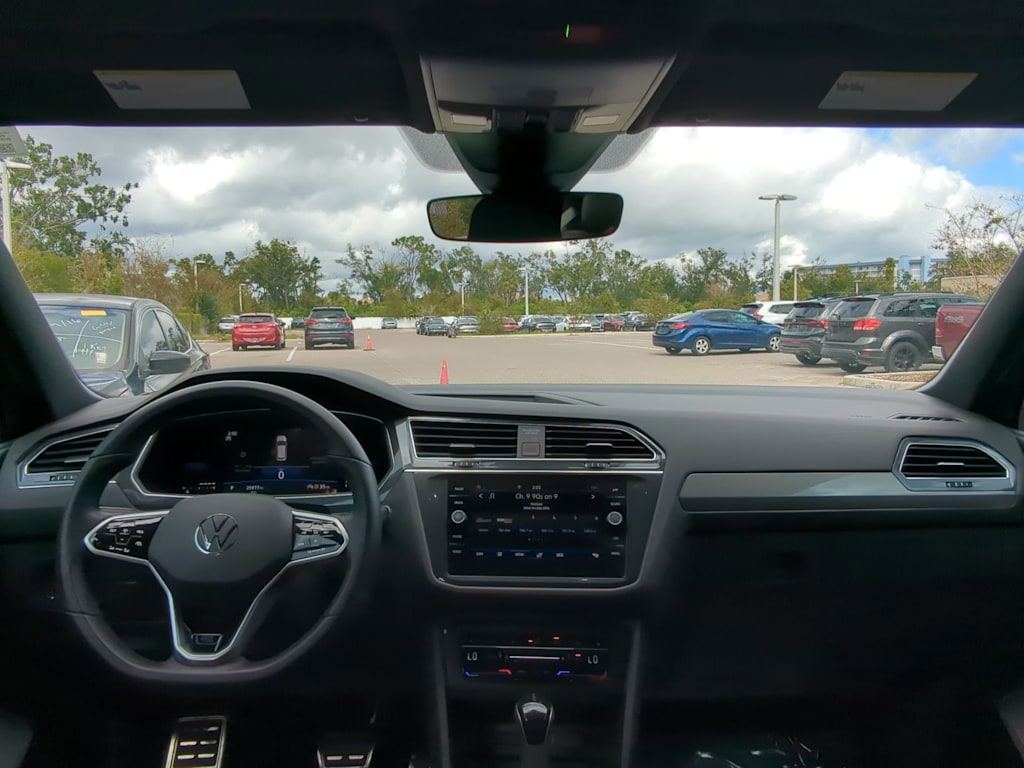 Thumbnail: 2023 Volkswagen Tiguan - 10