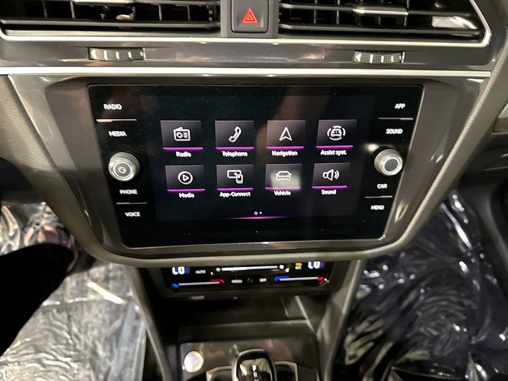 Thumbnail: 2024 Volkswagen Tiguan - 40