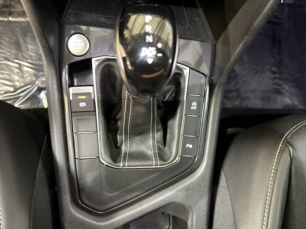 Thumbnail: 2022 Volkswagen Tiguan - 40