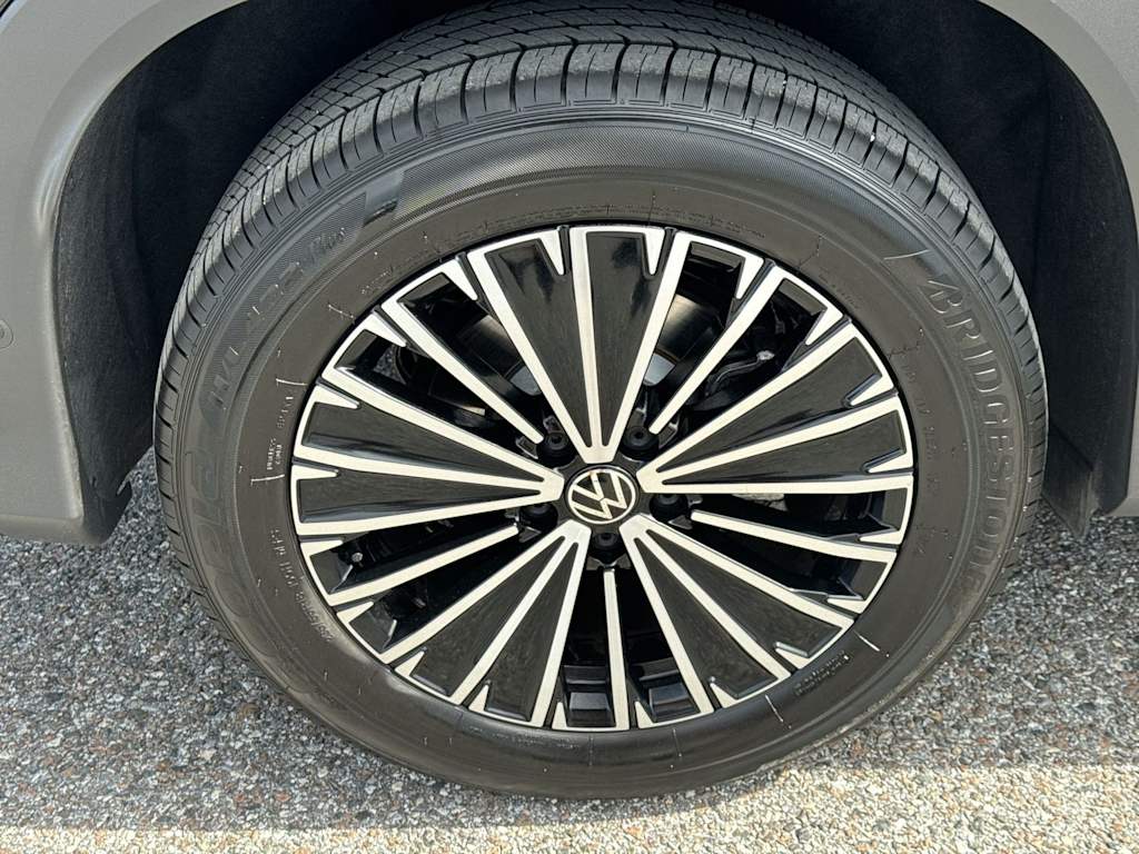 Thumbnail: 2025 Volkswagen Tiguan - 8